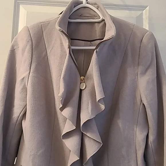 Elegant Cream Ruffle Jacket - Picture 4 of 5